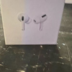 Apple AirPod pros